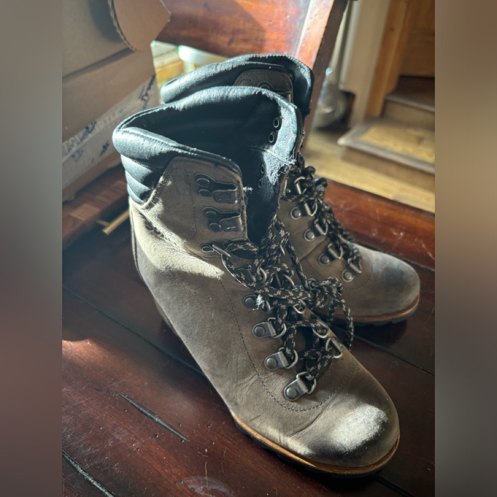 Sorel size 6